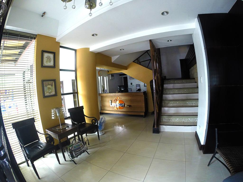Urban Inn Iloilo Esterno foto