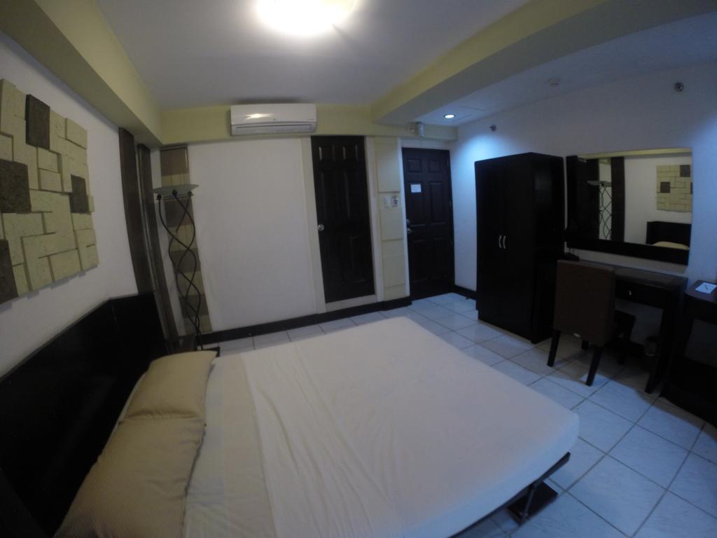 Urban Inn Iloilo Esterno foto